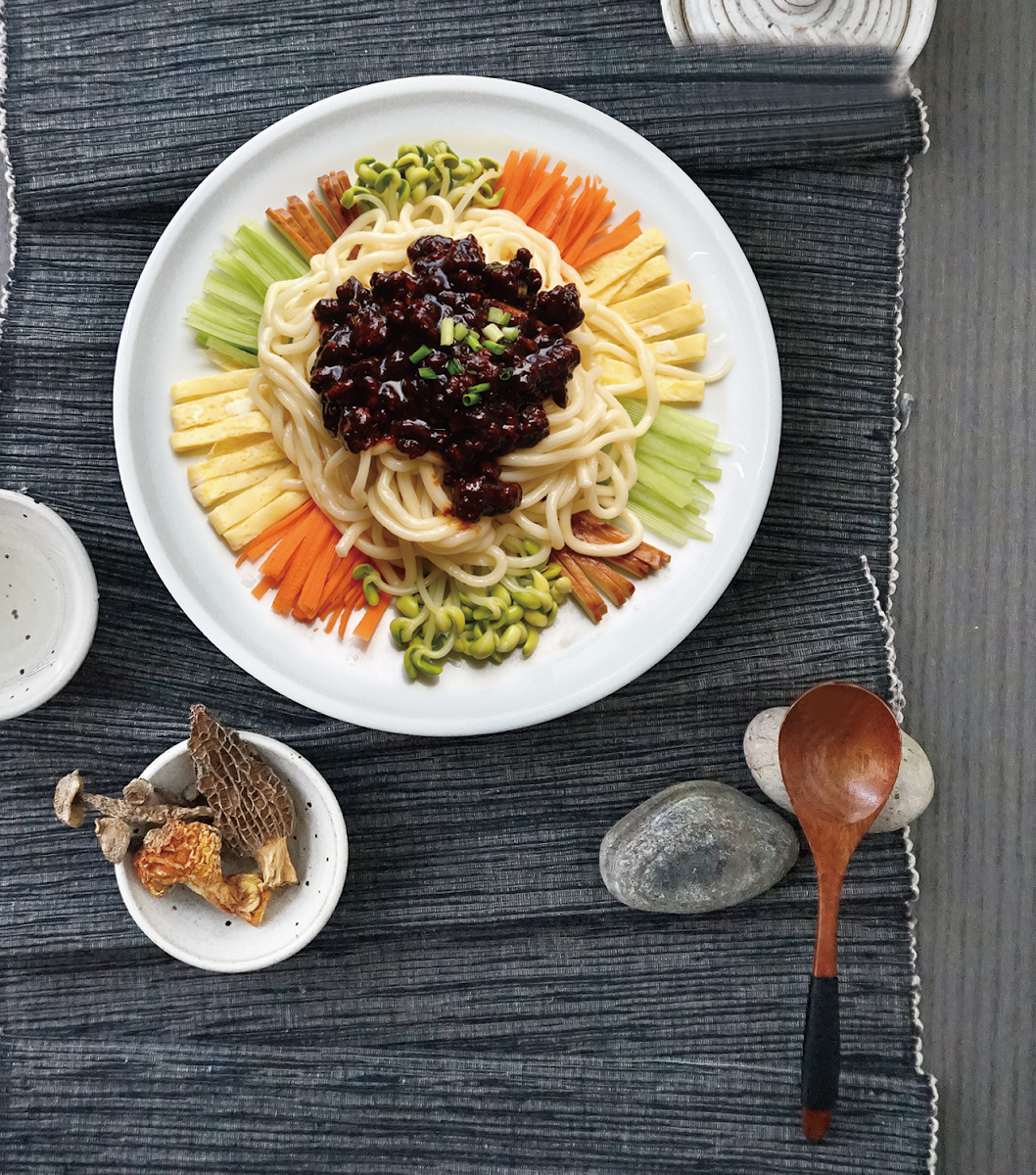 Dried Noodles with Sweet Soybean Paste 炸醬麵
